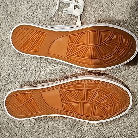 BRAND NEW - cute white tennis shoes - Picture 4 of 4
